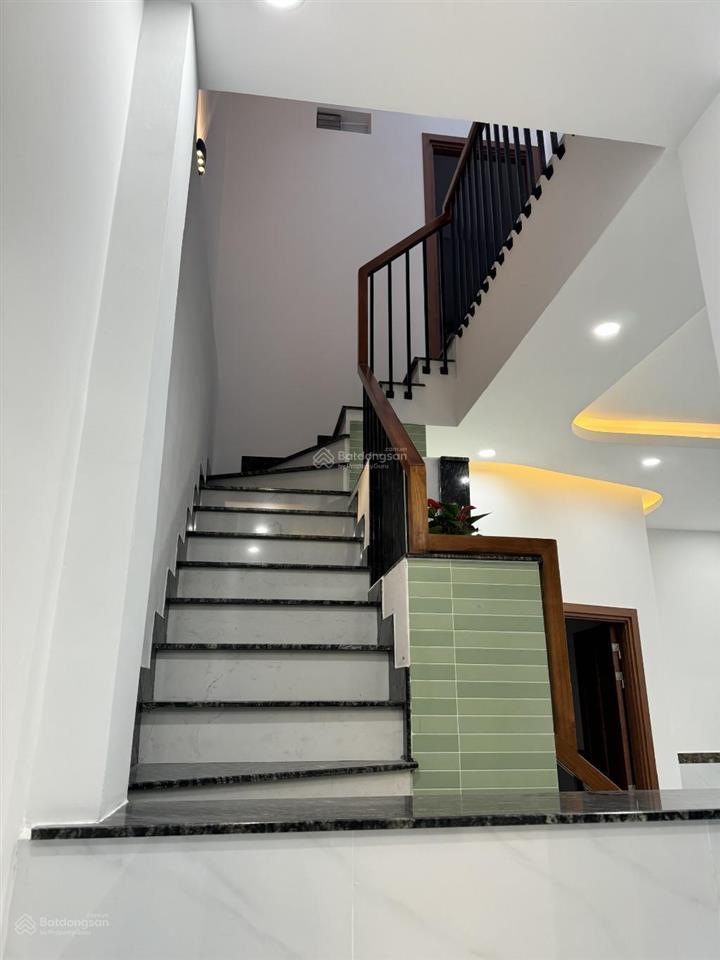 Bán nhà đường nguyễn hồng đào, tân bình, dt 5,5x11m, 3tầng, 3pn, 3wc