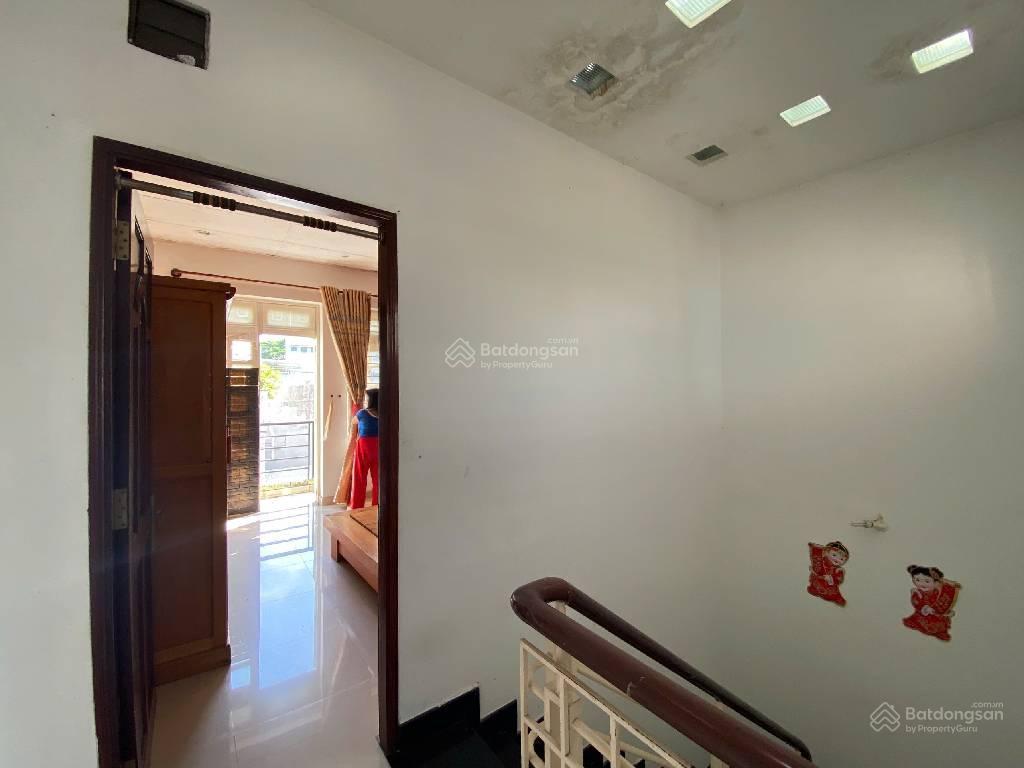 Bán nhà hẻm 4m đường âu cơ, tân phú, dt 4x11m, 3 tầng, 3 pn, 3 wc, giá 6,4 tỷ.