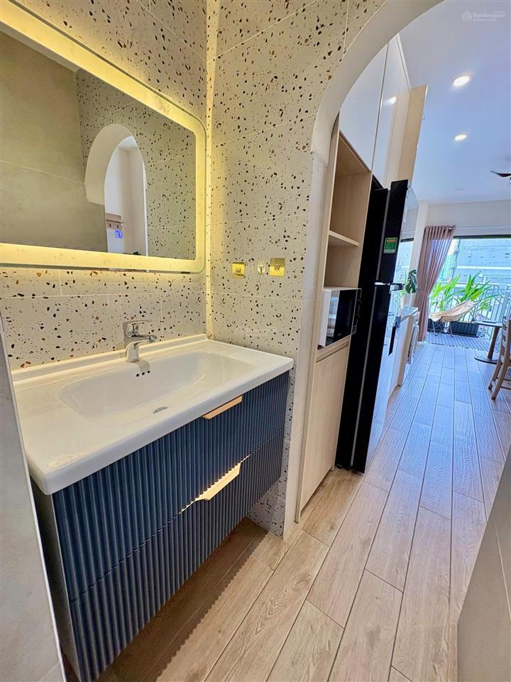 Căn hộ cho thuê 1pn có ban công, thang máy full nội thất, thiết kế hiện đại
