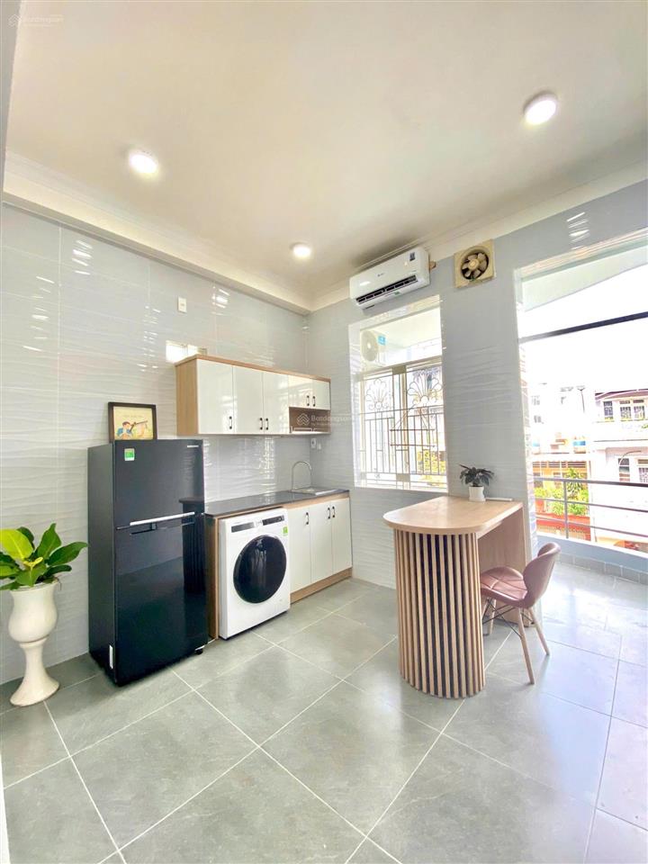 Cho thuê phòng tách bếp  có ban công, máy giặt riêng  đường thích quảng đức, phú nhuận