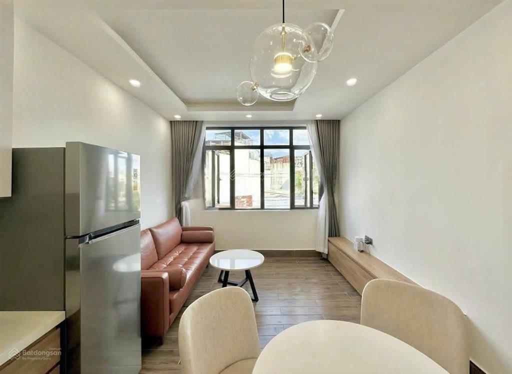Căn hộ 2pn giáp quận 1  cực rộng  thang máy + cửa sổ thoáng  ngay chợ bà chiểu