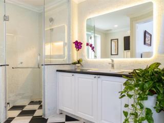 Biệt thự 600m2 mặt đường trục chính phía sau là sân golf cách mặt biển 100m full nội thất