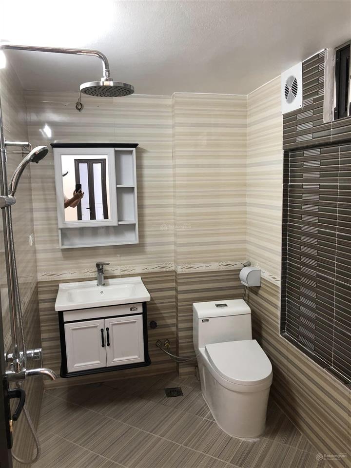 Chính chủ bán nhà mặt ngõ sầm uất 165 dương quảng hàm 50m2 x 5t đường 2 ôtô tránh nhau