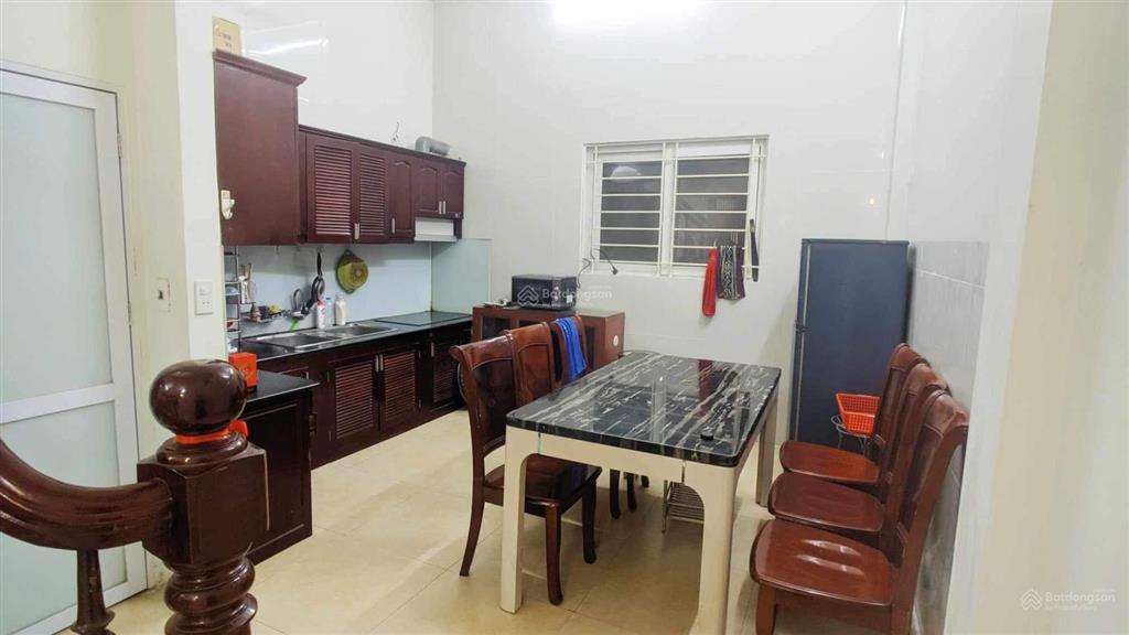 Cho thuê nhà phân lô 165 dương quảng hàm, cầu giấy 50m2 x 4t 18 triệu, 7pn, 4wc 0382 276 ***