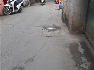 Bán 75 m2 đất phú diễn gân trường đai học tài nguyên môi trường .mt. 4,4 m . ô tô cách 50m (sdcc)