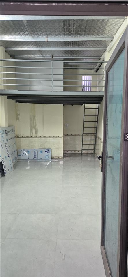 Cho thuê nhà c4 ngõ 174 phương canh. dt 40 m2 có gác xép, kk, độc lập. điện nước giá nhà nước