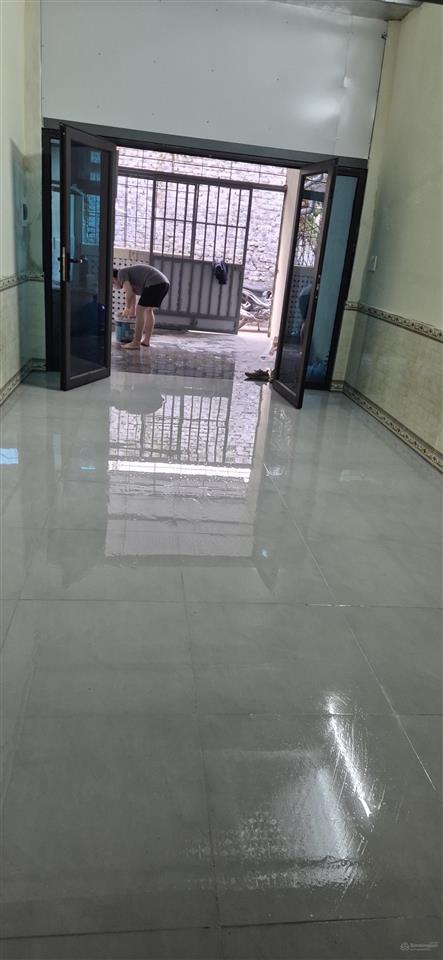 Cho thuê nhà c4 ngõ 174 phương canh. dt 40 m2 có gác xép, kk, độc lập. điện nước giá nhà nước