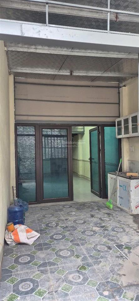 Cho thuê nhà cấp ngõ 174 phương canh. dt 40m2. có gác xép. điện nước giá nhà nước. khép kín