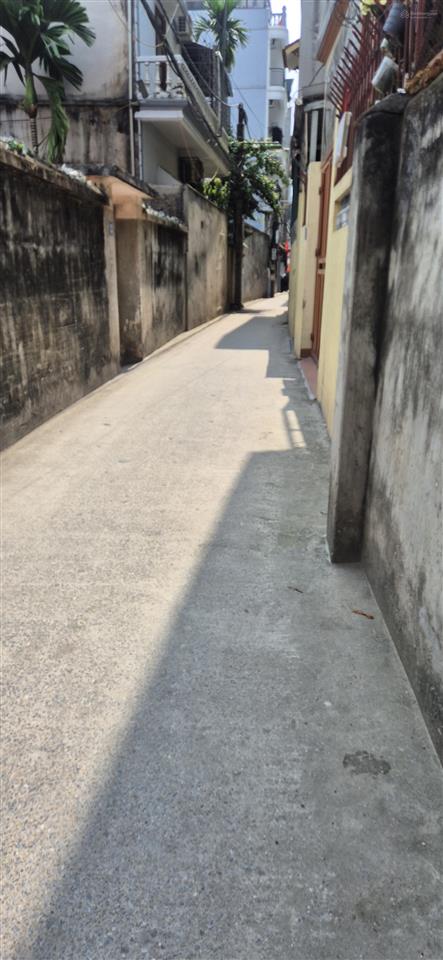 Cho thuê nhà cấp ngõ 174 phương canh. dt 40m2. có gác xép. điện nước giá nhà nước. khép kín