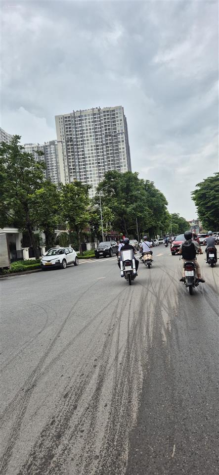 Bán 80 m2 đất mặt đường nguyễn văn giáp . mt. 4,6 m . ô tô chánh nhau .sát vinhomekd.vp..các loại .