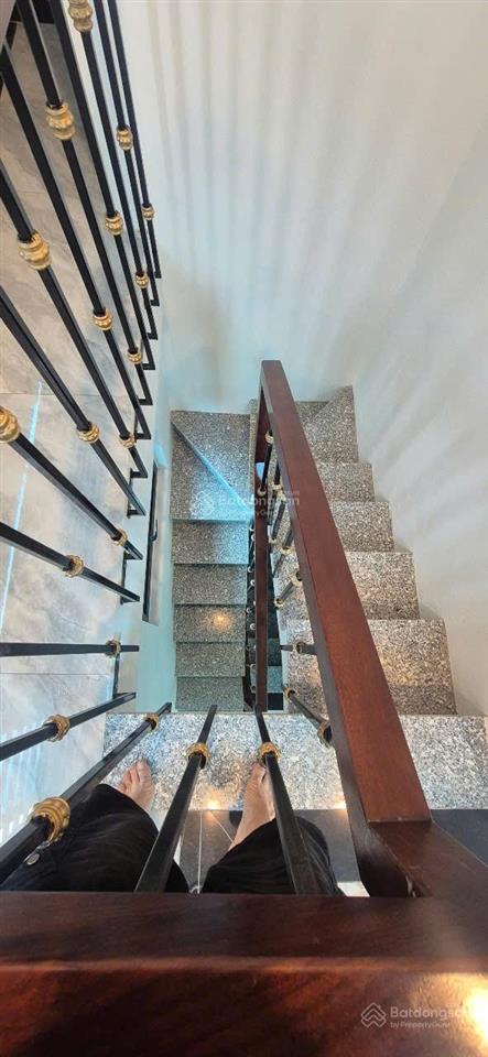 Cho thuê nhà mặt phố nguyễn cơ thạch. dt 45 m2 * 6 tầng, 6p. tk kinh doanh, làm vp, phòng khám