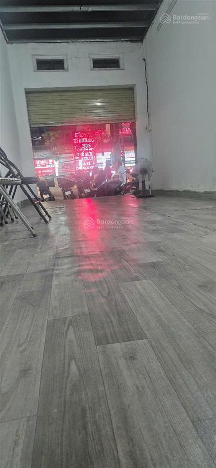 Bán nhà cấp 4 mặt phố hồ tùng mậu. dt 30m2. đường vỉa hè 50 m. kd. (sdcc) 16,9 tỷ