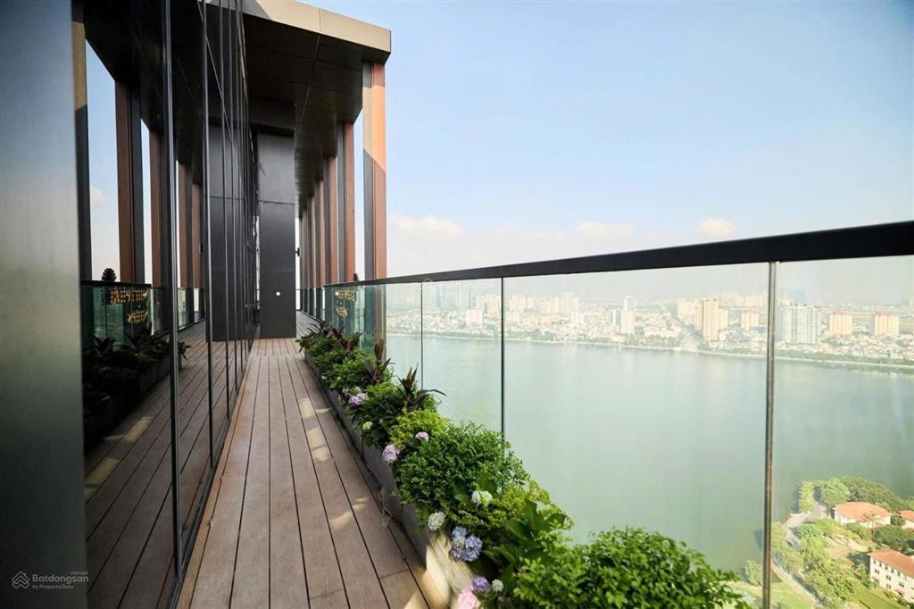 Căn góc 3pn, giá 19.7 tỷ diện tích 122m2,tầng đẹp ngã tư phạm hùng,toà sun feliza cầu giấy view đẹp