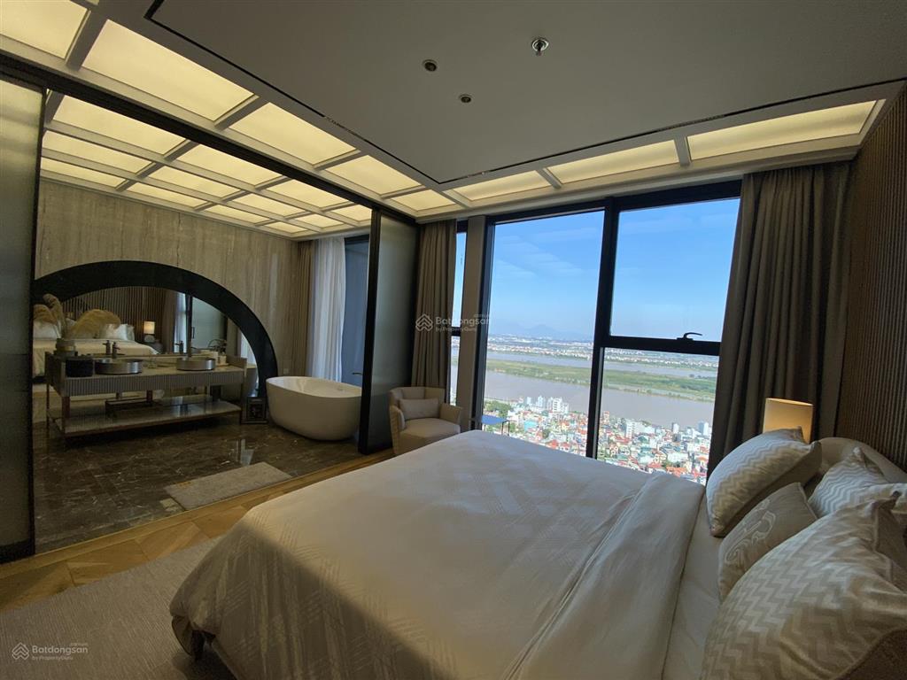 Bán căn duplex 3pn tầng cao view sông hồng .giá tốt tại noble crystal vào tiền 40% ký hđmb