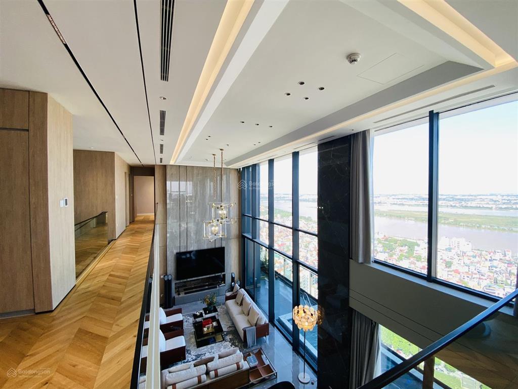 Bán căn duplex 3pn tầng cao view sông hồng .giá tốt tại noble crystal vào tiền 40% ký hđmb