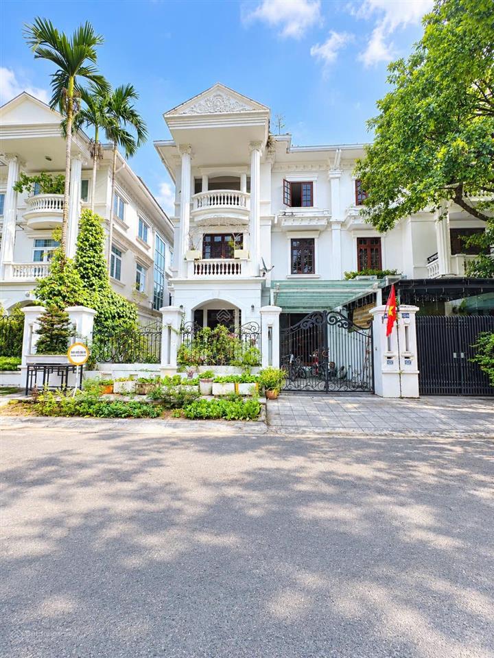 Bán căn biệt thự song lập khu ciputra view hồ siêu vip giá tốt thị trường vị trí sang trọng