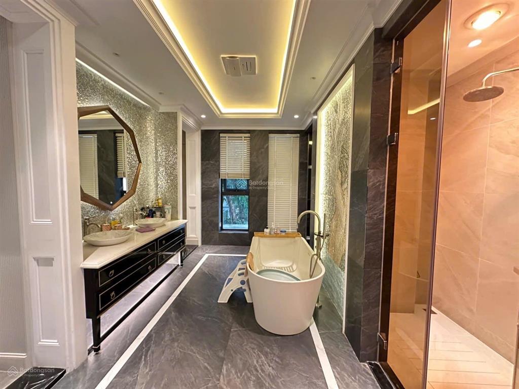 Chính chủ bán song lập 200m2  siêu đẹp  thang máy  nội thất 5 sao  chỉ 20,5 tỷ