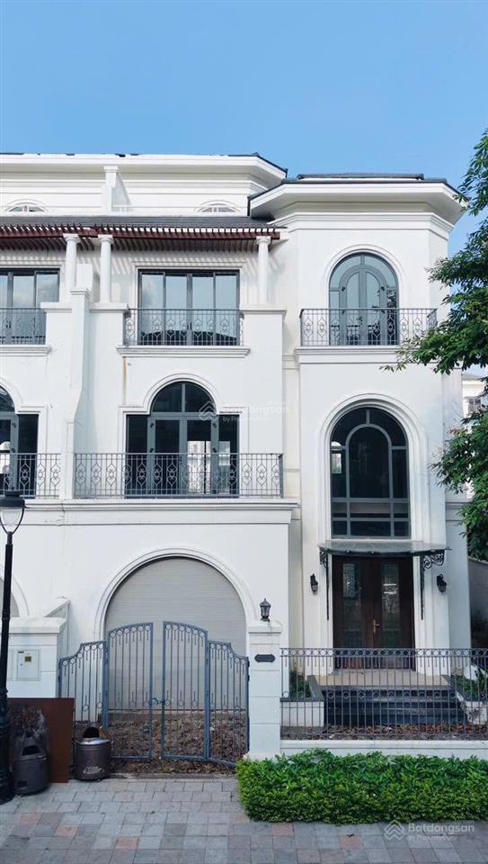 Siêu rẻ  mua là lãi  20 tỷ  song lập thô 226m2 view hồ rất rẻ trong 4 năm qua