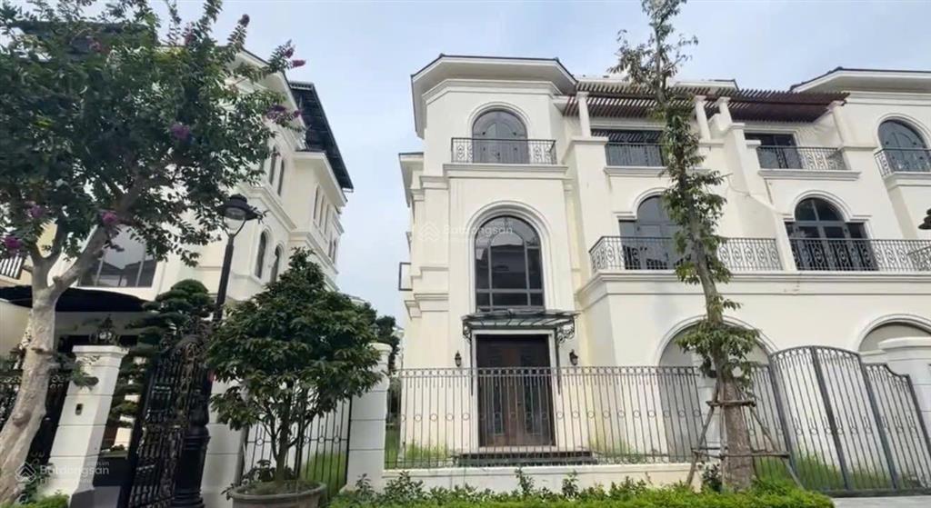 Siêu rẻ  mua là lãi  20 tỷ  song lập thô 226m2 view hồ rất rẻ trong 4 năm qua