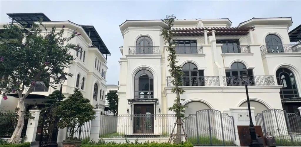 Siêu rẻ  mua là lãi  20 tỷ  song lập thô 226m2 view hồ rất rẻ trong 4 năm qua