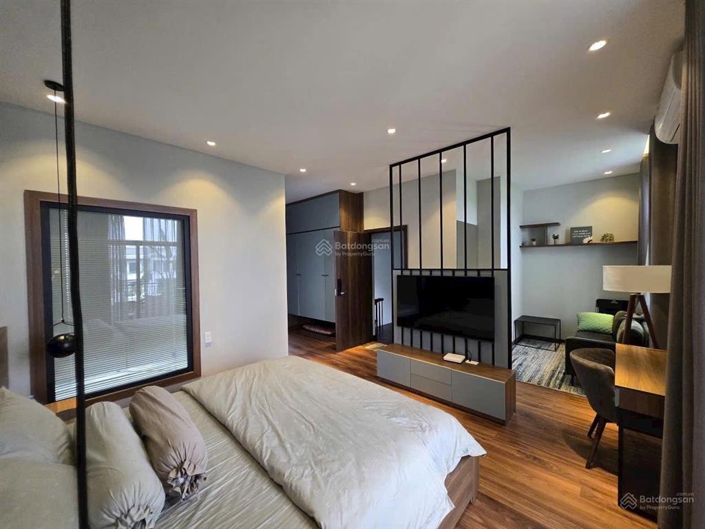 Hàng hiếm, liền kề 90m2, view công viên, hoàn thiện đẹp, giá 12,5 tỷ