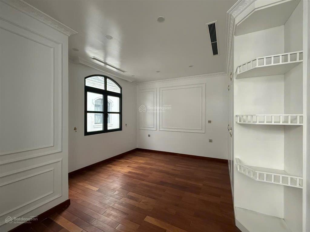 Chủ nhà bán gấp song lập paris 200m2, đủ nội thất, thang máy, chỉ 28,5 tỷ, bán nhanh