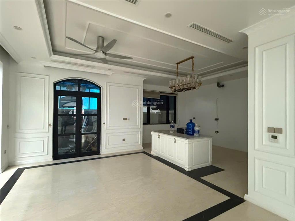 Chủ nhà bán gấp song lập paris 200m2, đủ nội thất, thang máy, chỉ 28,5 tỷ, bán nhanh
