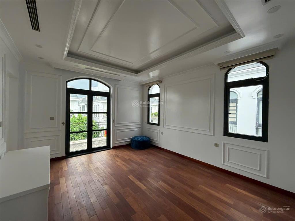 Chủ nhà bán gấp song lập paris 200m2, đủ nội thất, thang máy, chỉ 28,5 tỷ, bán nhanh