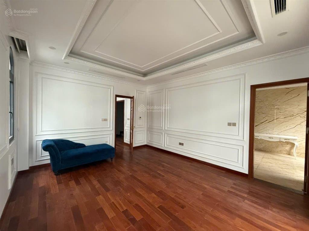 Chủ nhà bán gấp song lập paris 200m2, đủ nội thất, thang máy, chỉ 28,5 tỷ, bán nhanh