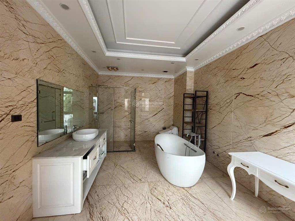 Chủ nhà bán gấp song lập paris 200m2, đủ nội thất, thang máy, chỉ 28,5 tỷ, bán nhanh