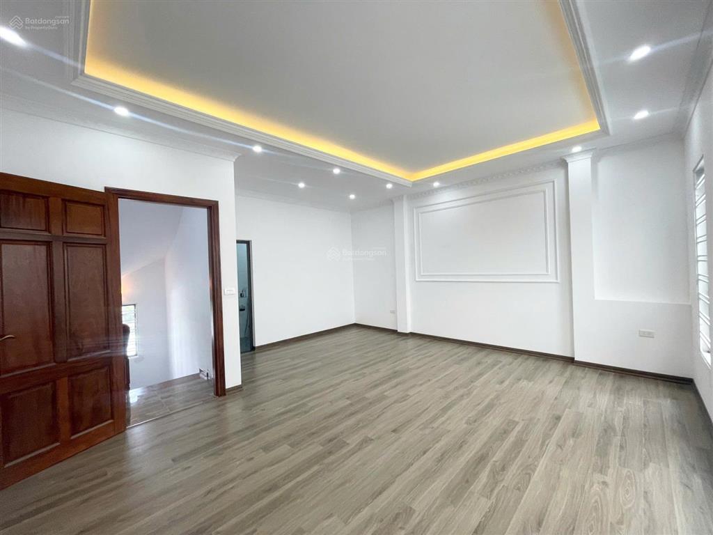 Cho thuê nhà ngõ 175/42 phố lạc long quân, tây hồ 45m2 xây 5 tầng giá 20 triệu/tháng