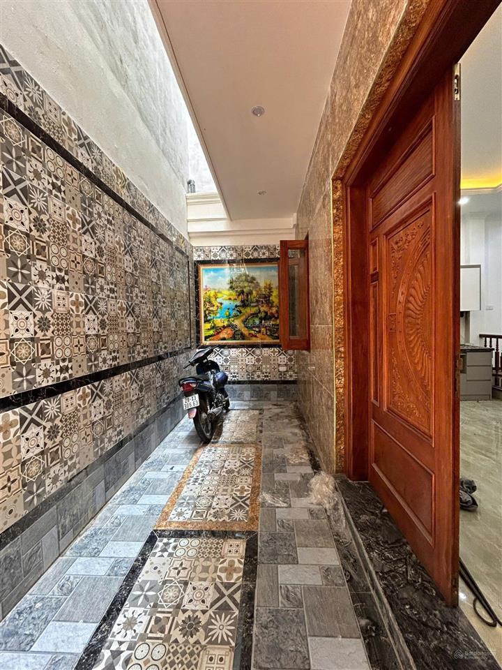 Cho thuê nhà ngõ 175/42 phố lạc long quân, tây hồ 45m2 xây 5 tầng giá 20 triệu/tháng