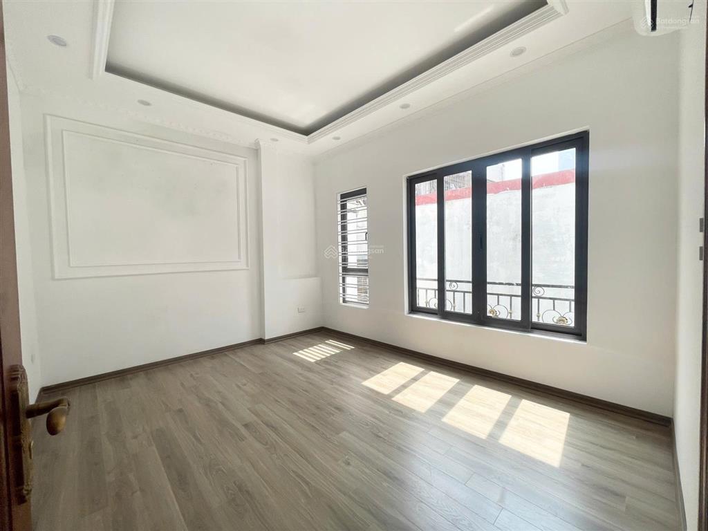 Cho thuê nhà ngõ 175/42 phố lạc long quân, tây hồ 45m2 xây 5 tầng giá 20 triệu/tháng