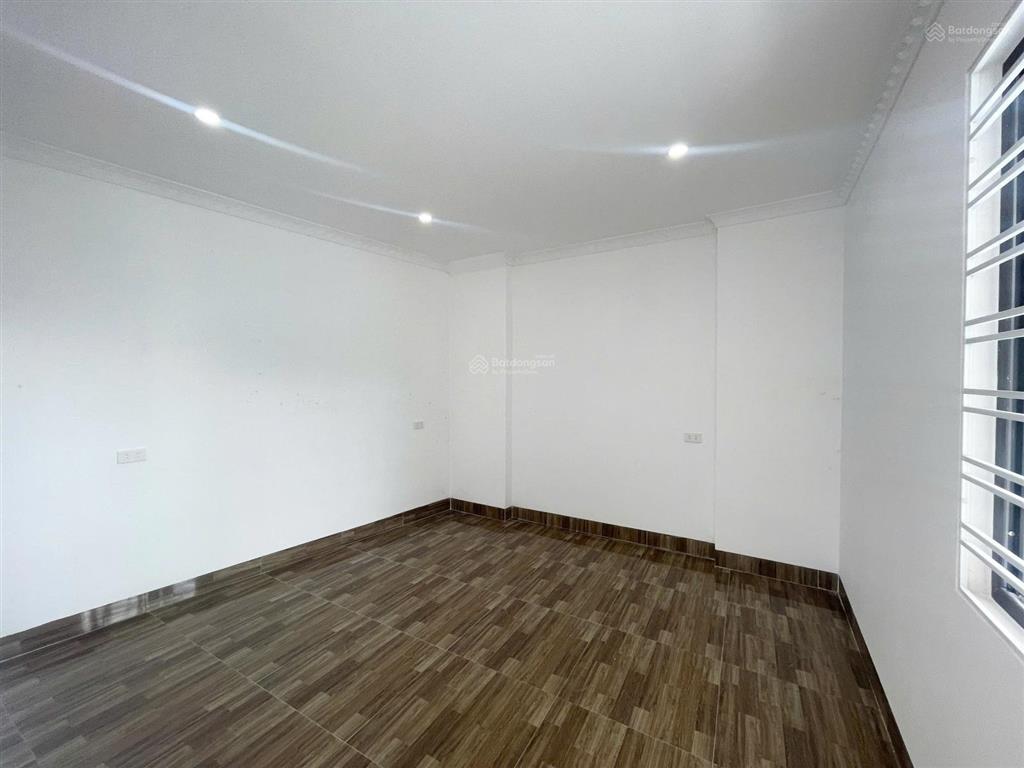Cho thuê nhà ngõ 175/42 phố lạc long quân, tây hồ 45m2 xây 5 tầng giá 20 triệu/tháng