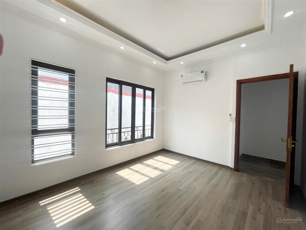 Cho thuê nhà ngõ 175/42 phố lạc long quân, tây hồ 45m2 xây 5 tầng giá 20 triệu/tháng