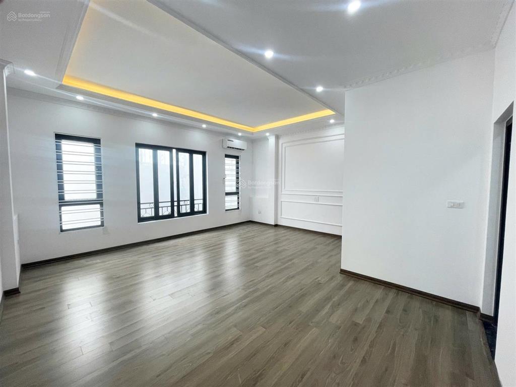 Cho thuê nhà ngõ 175/42 phố lạc long quân, tây hồ 45m2 xây 5 tầng giá 20 triệu/tháng