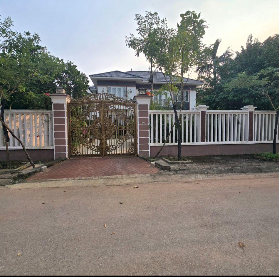 Biệt thự sẵn ở ngay, không gian xanh trong lành + DT: 316m mặt tiền 19.7m  + Giá hấp dẫn cho nhà đầu tư. + TK: nhà thiết