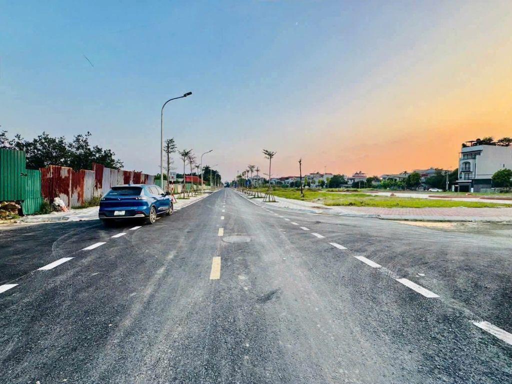 Bán BT Hà Phong- Mê Linh - Hà Nội + DT: 300m mặt tiền 20m đường trước nhà 11m vỉa hè rộng + Giá: 11.5 tỷ ---------------