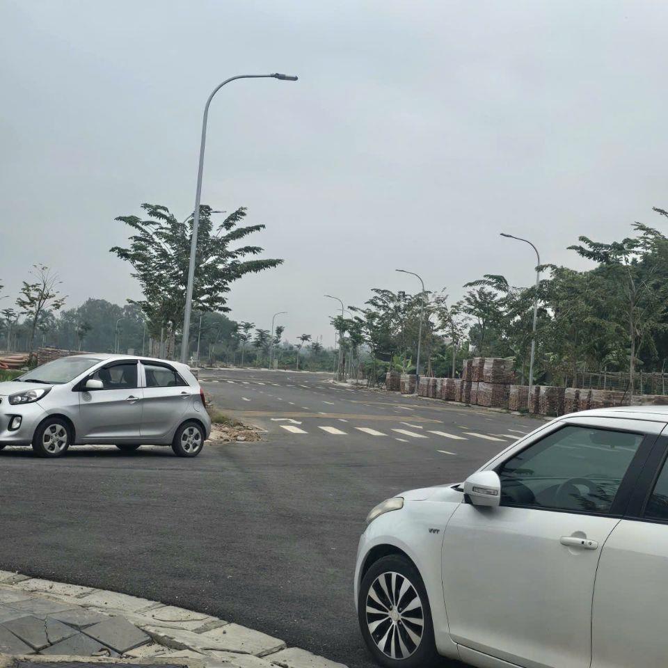 Bán BT Hà Phong- Mê Linh - Hà Nội + DT: 300m mặt tiền 20m đường trước nhà 11m vỉa hè rộng + Giá: 11.5 tỷ ---------------