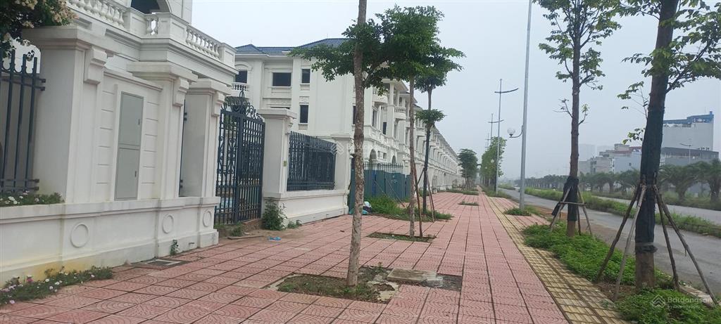 Bán biệt thự vườn cam dt 200m2 giá 130tr/m2