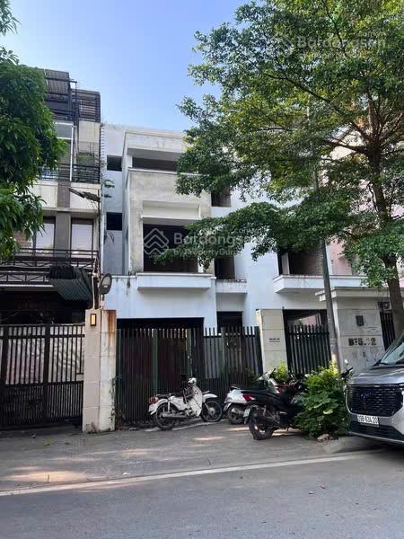 Cho thuê biệt thự 216m² tại khu ngoại giao đoàn, giá chỉ 55tr/tháng 0916 062 ***
