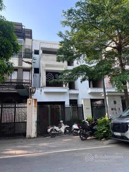 Cho thuê lô biệt thự 240m2 khu ngoại giao đoàn, phường xuân đỉnh, hà nội