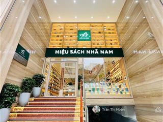 Bántoà nhà 135m2 x 9 tầng, 1 hầm mặt phố chùa láng sẵn dòng tiền ổn định 3 tỷ/năm. chỉ 110 tỷ có tl