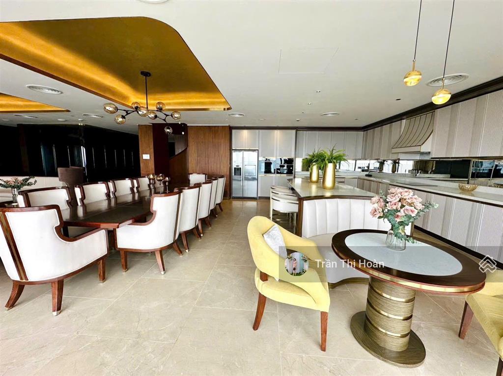 Hiếm bán nhanh penthouse kosmo tây hồ 350m2 view hồ tây full nội thất, giá thoả thuận. 0977 434 ***