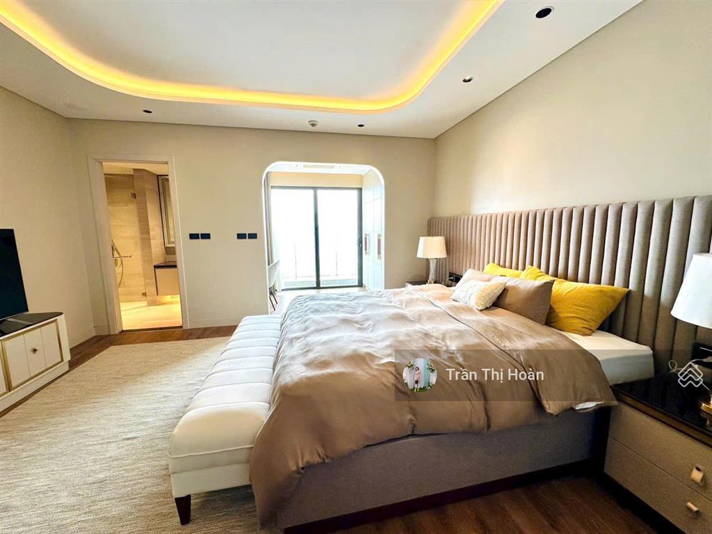 Hiếm bán nhanh penthouse kosmo tây hồ 350m2 view hồ tây full nội thất, giá thoả thuận. 0977 434 ***