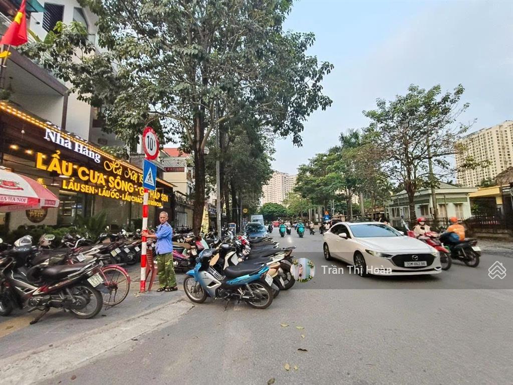 Chính chủ cần bán bt view hồ thành phố giao lưu, chỉ 4xxtr/m2, kinh doanh sầm uất. 0977 434 ***