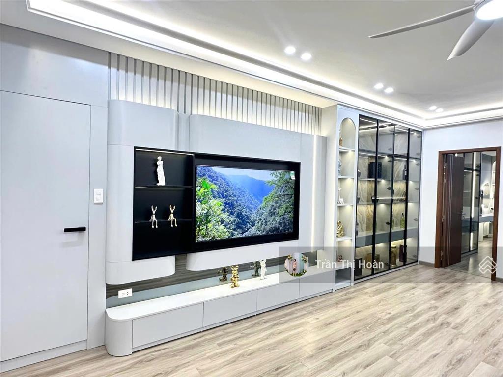 Cắt lỗ 2 tỷ bán nhanh căn góc 3pn full nội thất tòa 17t1 hoàng đạo thúy 119m2 giá chỉ 10,5 tỷ.