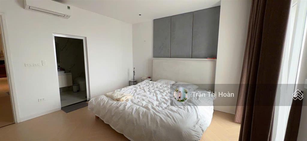 Bán chung cư 165 thái hà căn góc 3pn giá chỉ 8xtr/m2 tỷ full nội thất.  0977 434 ***
