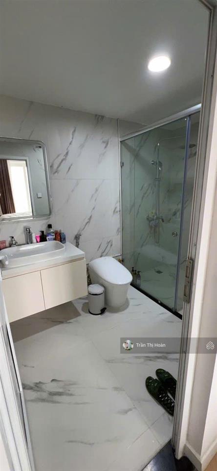 Bán chung cư 165 thái hà căn góc 3pn giá chỉ 8xtr/m2 tỷ full nội thất.  0977 434 ***