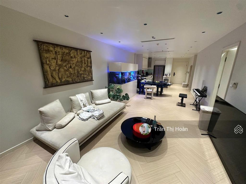 Căn hộ vinhomes nguyễn chí thanh 3pn full nội thất. chỉ 130tr/m2. 0977 434 *** có slot đỗ xe.